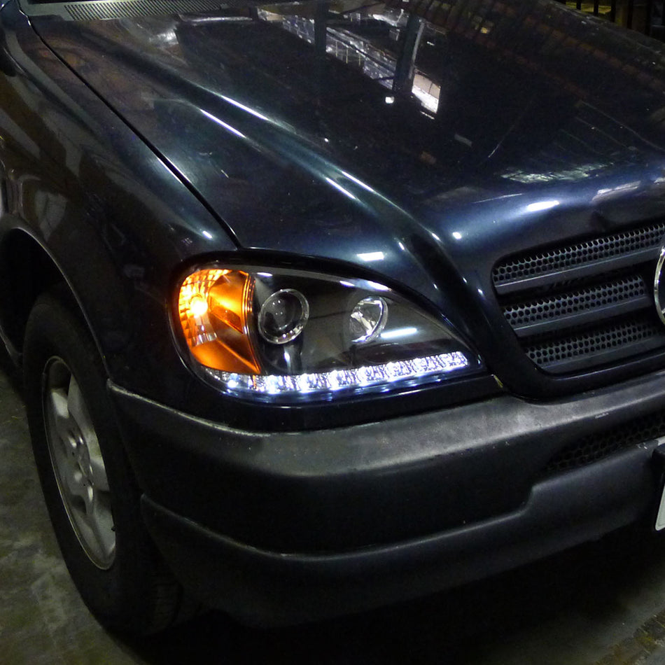 1998-2001 Mercedes Benz W163 ML Class Projector Headlights w/ SMD LED Light Strip (Matte Black Housing/Clear Lens)