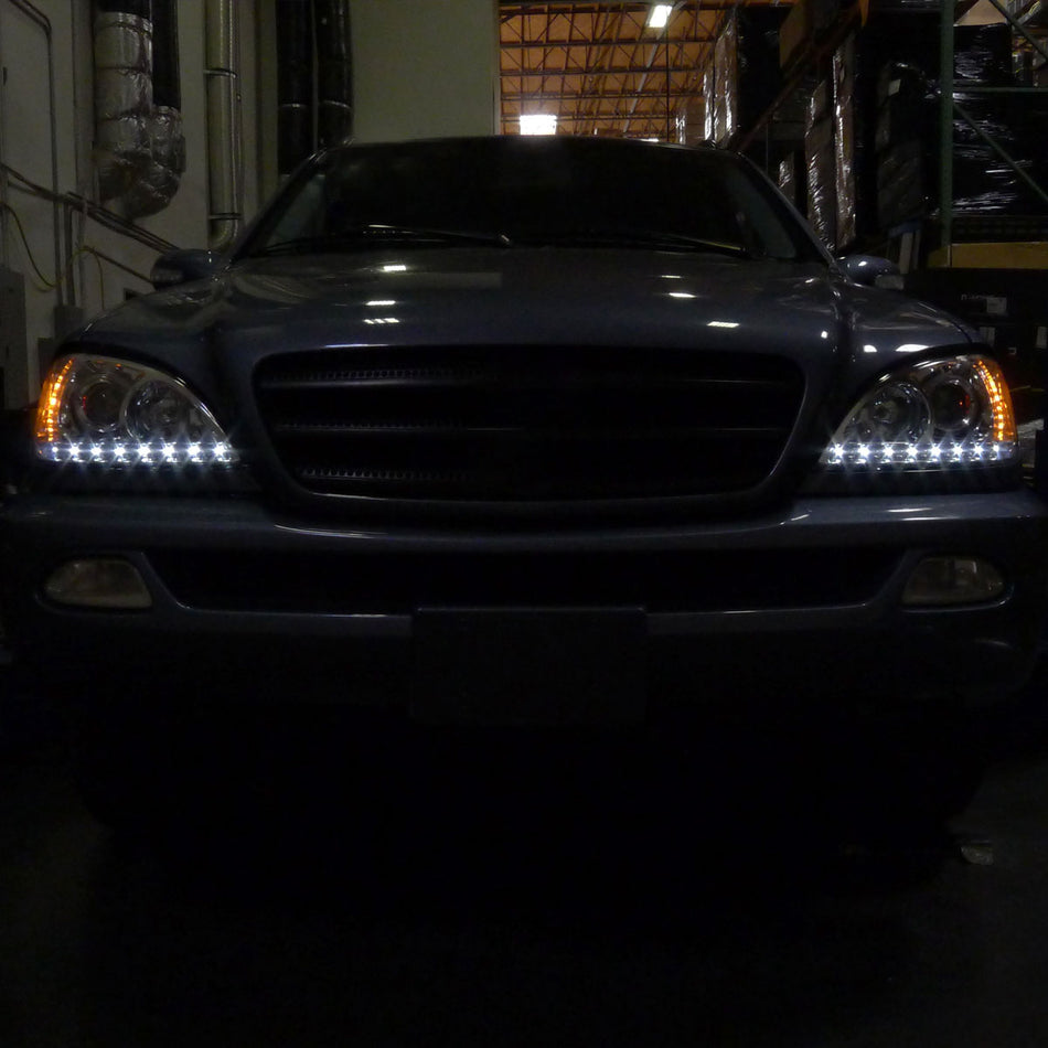 1998-2001 Mercedes Benz W163 ML Class Projector Headlights w/ SMD LED Light Strip (Chrome Housing/Clear Lens)