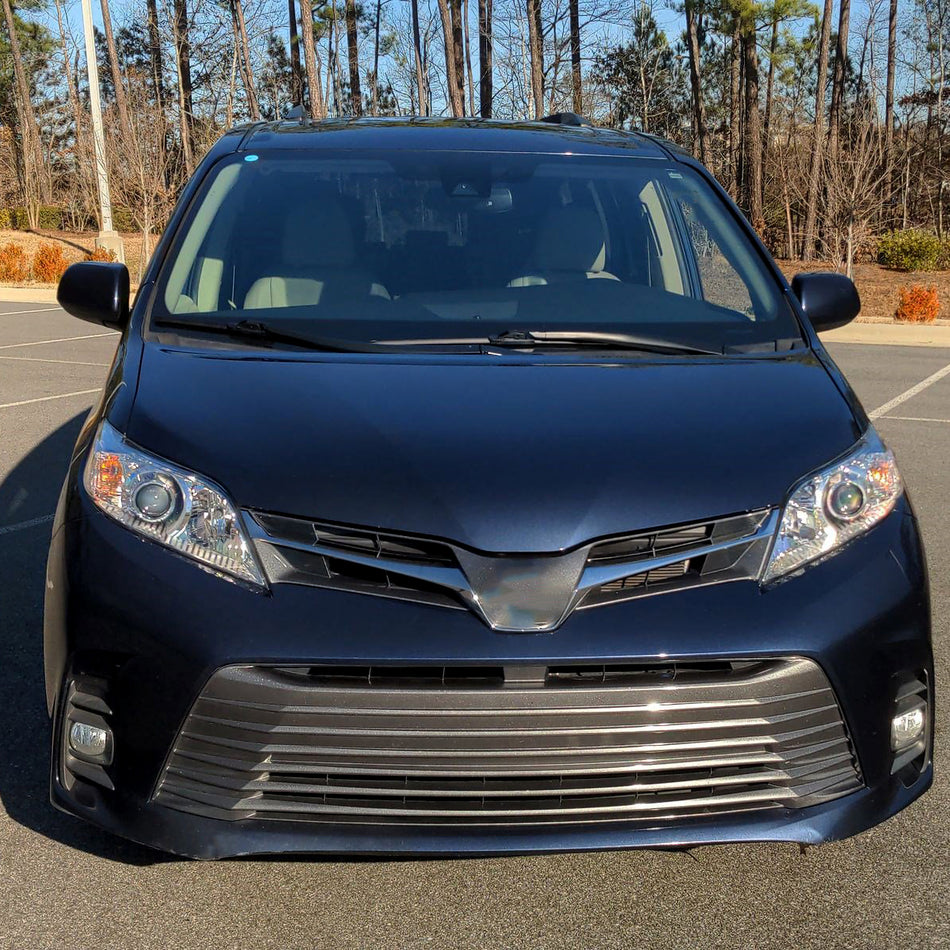 2011-2020 Toyota Sienna Passenger/Right Side Projector Headlights (Chrome Housing/Clear Lens)