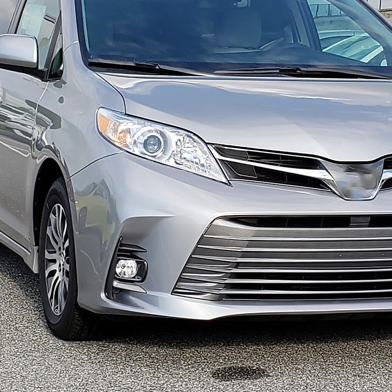 2018-2019 Toyota Sienna 12V/55W H11 Fog Lights Kit (Chrome Housing/Clear Lens)