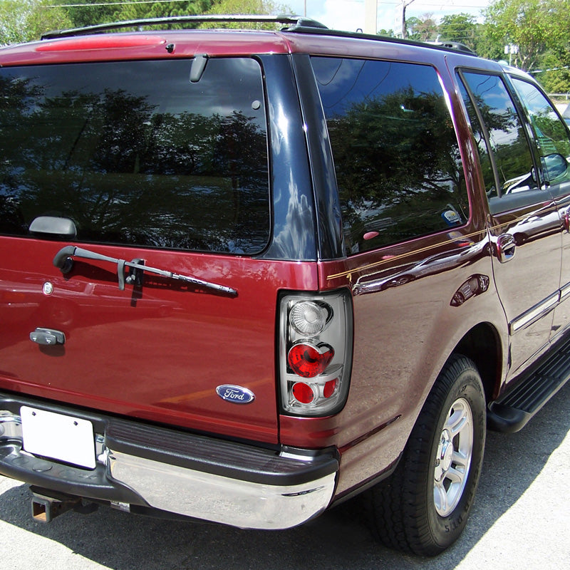 1997-2002 Ford Expedition Tail Lights (Chrome Housing/Clear Lens)