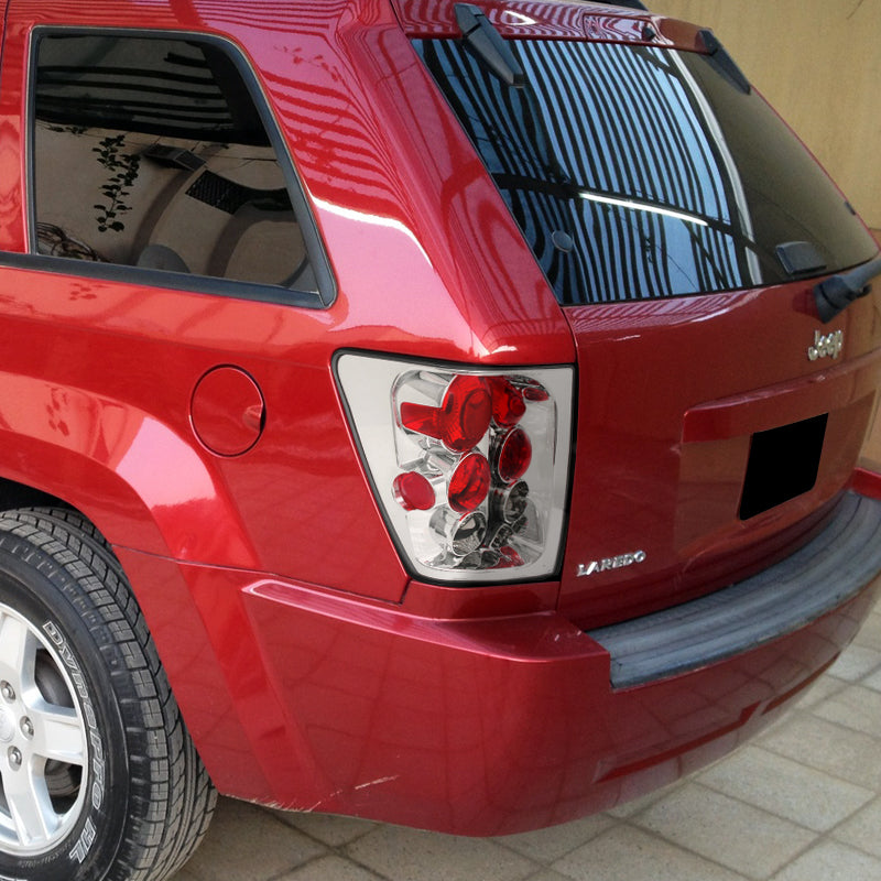 2005-2006 Jeep Grand Cherokee Tail Lights (Chrome Housing/Clear Lens)
