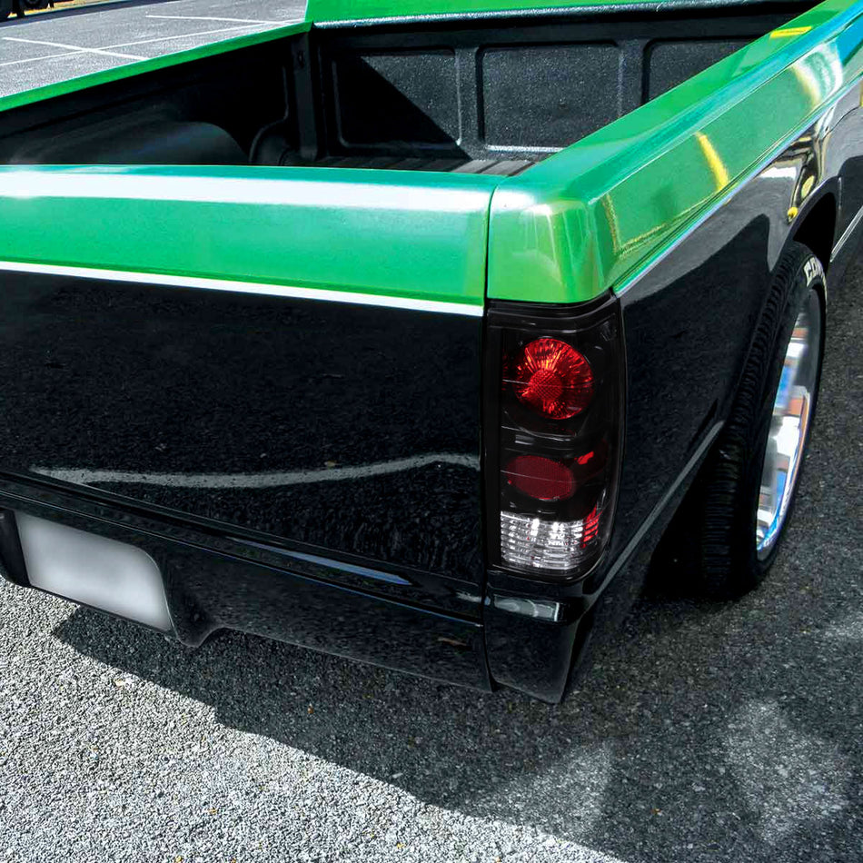 1982-1994 Chevrolet S10/Blazer GMC S15/Sonoma Tail Lights (Matte Black Housing/Clear Lens)